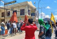 1757333232724-demo-depan-polresta-mamuju-1757312337349_169