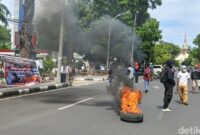1757915822281-mahasiswa-papua-demo-depan-pn-makassar-menuntut-4-terdakwa-kasus-makar-dibebaskan-1757905765731_169