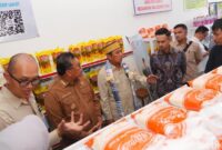 1758736670847-seskemenkop-ahmad-zabadi-meninjau-gerai-sembako-kopdes-merah-putih-aeng-batu-batu-kabupaten-takalar-adhe-junaedidetiksulsel-1758695875748_169