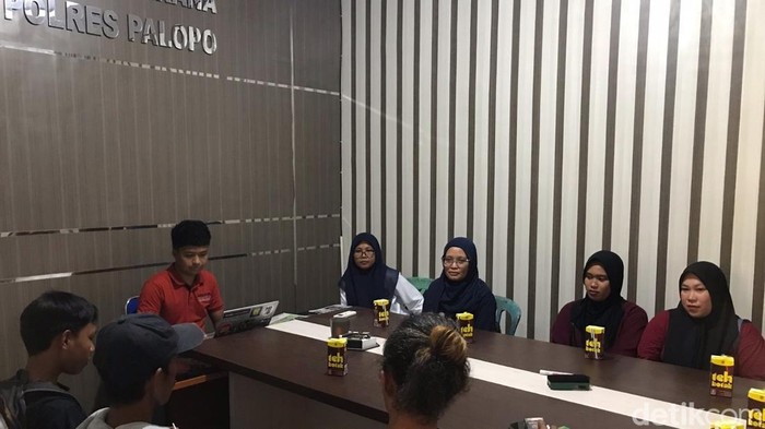 1760701549715-proses-mediasi-kasus-pengeroyokan-siswa-smp-di-polres-palopo-1760682765748_169