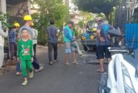 1760723504544-petugas-pdam-makassar-melakukan-perbaikan-atas-warga-jl-tanjung-pattiro-kelurahan-sambung-jawa-kecamatan-mamajang-1760704814777_169