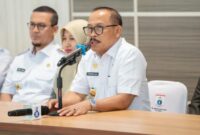 1760723566429-gubernur-sulbar-suhardi-duka-melakukan-jumpa-pers-usai-rapat-bersama-para-bupati-dan-wakil-bupati-1760703467480_169