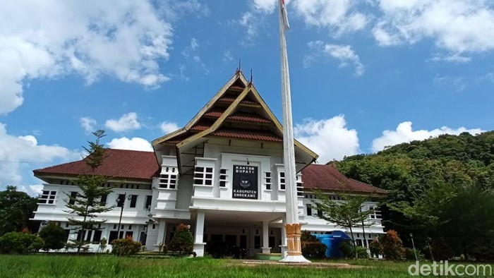1761307047896-kantor-bupati-enrekang_169