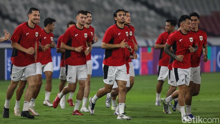 1761307064128-timnas-indonesia-dan-china-panaskan-mesin-jelang-bentrok-besok-1749050666858_169