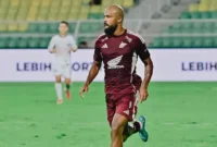1761392626619-striker-psm-makassar-alex-tanque-tampil-sebagai-starter-saat-melawan-arema-fc-1760946759826_169