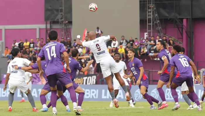 1761392658598-persik-kediri-vs-psm-makassar-masih-0-0-di-babak-pertama-1761385240287_169