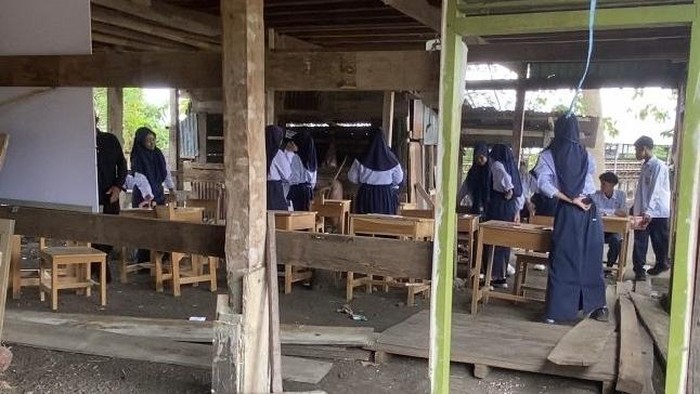 1761392734556-situasi-belajar-siswa-mts-guppi-lisu-di-soppeng-1761375803280_169