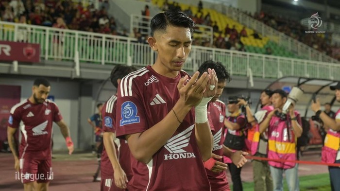 1761392762107-psm-makassar-dalam-laga-super-league-di-stadion-gelora-bj-habibie-1760494416350_169