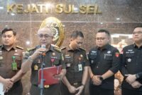 1761457512890-kejati-sulsel-saat-merilis-kasus-kredit-fiktif-di-bank-bumn-di-bulukumba-1761451587055_169