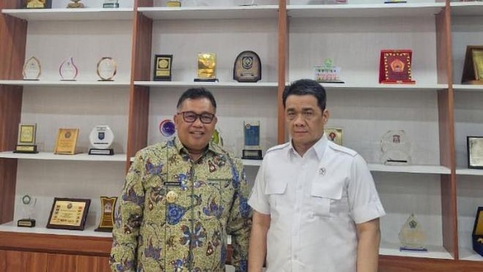 1761587262280-bupati-takalar-mohammad-firdaus-saat-menemui-wamendes-pdt-ahmad-riza-patria-di-kantor-kemendes-pdt-jakarta-dokumen-istimewa-1761570763701_169