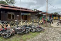1761717683203-kantor-spkt-polres-mamberamo-raya-rusak-diserang-massa-membawa-senjata-tajam-1761713493145_169