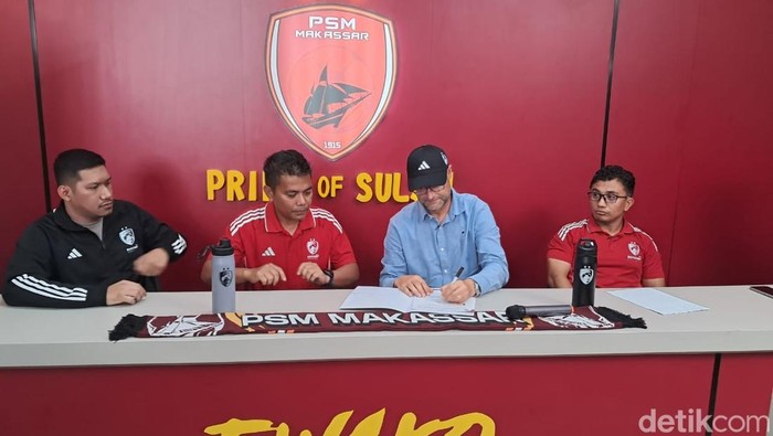 1761717725699-tomas-trucha-resmi-diperkenalkan-jadi-pelatih-baru-psm-makassar-1761708265615_169