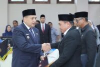 1761717753002-wali-kota-makassar-munafri-arifuddin-melantik-8-pejabatan-eselon-iii-dan-iv-1761706345456_169