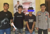 1761717840034-polisi-menangkap-pemuda-berinisial-mc-21-yang-menusuk-tangan-ibu-kandungnya-menggunakan-sebilah-badik-di-mamuju-1761701675306_169
