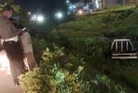 1761717884840-pikap-terjun-ke-kanal-aeropala-gowa-1761700392138_169