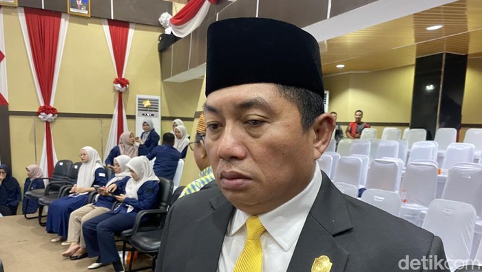 1761738940836-ketua-dprd-parepare-kaharuddin-kadir-1761729575334_169