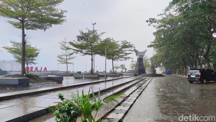 1761803897304-ilustrasi-cuaca-hujan-di-kota-makassar-5_169