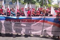 1761803950460-massa-dpw-fspmi-sulsel-melakukan-aksi-demonstrasi-di-kantor-disnaker-terkait-umk-makassar-2026-kamis-30102025-1761794587346_169
