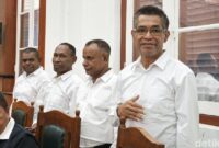 1761803993532-empat-petinggi-nfrpb-terdakwa-kasus-makar-saat-menghadiri-sidang-di-pengadilan-negeri-pn-makassar-1757918262211_169