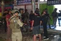 1761803999188-satgas-ops-damai-cartenz-mengamankan-lokasi-penembakan-di-yahukimo-1761791987840_169