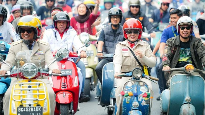 1761846997786-gubernur-dan-wagub-sulsel-andi-sudirman-sulaiman-fatmawati-rusdi-kompak-naik-vespa-1761823635725_169