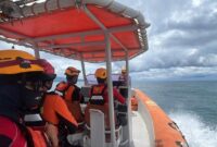 1761847351914-tim-sar-saat-melakukan-upaya-pencarian-bocah-laki-laki-yang-tenggelam-di-pulau-saboyan-mamuju-1761826798179_169