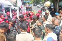 1761847412915-wali-kota-makassar-munafri-arifuddin-menerima-aspirasi-serikat-pekerja-soal-umk-makassar-2026-1761819397057_169