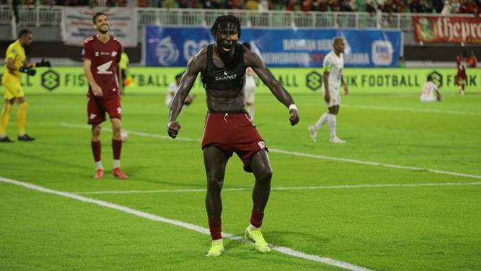 1761911858319-balotelli-mencetak-gol-penentu-kemenangan-psm-makassar-atas-malut-united-dalam-laga-liga-1-20242025-di-stadion-gelora-bj-habib-1746913928923_169