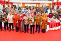 1762062510560-gubernur-sulsel-andi-sudirman-sulaiman-bersama-kajati-sulsel-didik-farkhan-beserta-untuk-forkopimda-sulsel-1762055872020_169