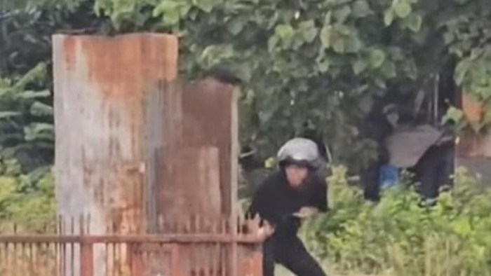 1762170999627-perang-antarwarga-pecah-di-pekuburan-baroangin-makassar-1761877761926_169