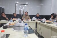 1762257665632-dprd-parepare-menggelar-rapat-koordinasi-terkait-interpelasi-yang-dihadiri-wali-kota-parepare-tasming-hamid-1762247626305_169