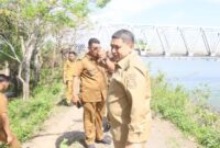 1762385168395-wali-kota-makassar-munafri-arifuddin-meninjau-lahan-lokasi-pembangunan-jembatan-baru-di-barombong-1762307004577_169