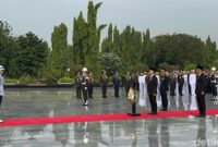 1762451839755-wakil-presiden-gibran-rakabuming-raka-memimpin-upacara-ziarah-nasional-di-tmp-kalibata-jakarta-selatan-dalam-rangka-memperinga_169