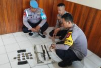 1762451903752-puluhan-butir-amunisi-dua-magazen-ss1-serta-senjata-rakitan-ditemukan-oleh-warga-di-kecamatan-poso-pesisir-kabupaten-poso-1762439216968_169