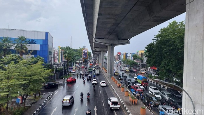 1762452096654-ilustrasi-cuaca-hujan-di-kota-makassar-10_169