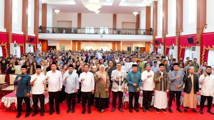1762495445512-gubernur-sulsel-andi-sudirman-sulaiman-membuka-bimbingan-pembelajaran-tajwid-bagi-guru-agama-se-sulsel-1762478807424_169