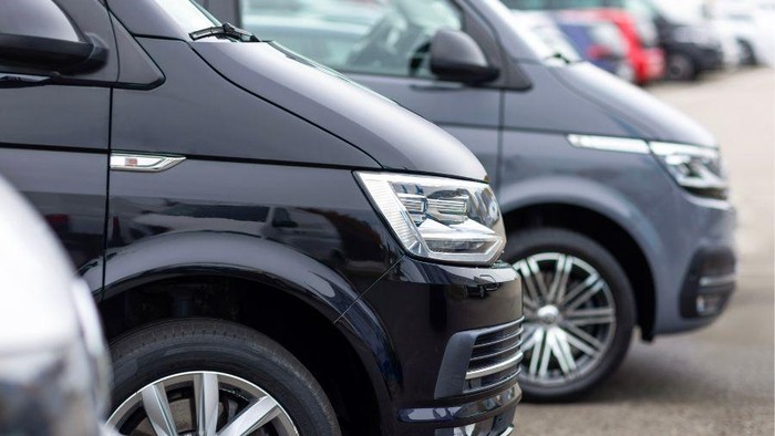 1762516500252-ilustrasi-mobil-bekas-1757911667587_169