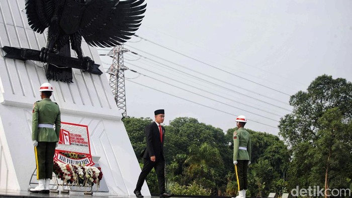 1762537824969-wapres-gibran-pimpin-upacara-hari-pahlawan-6_169