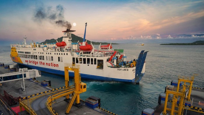 1762537926495-ilustrasi-kapal-feri_169