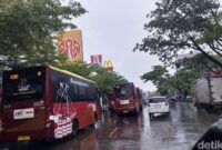 1762538001256-ilustrasi-cuaca-hujan-di-kota-makassar-1_169