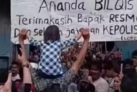 1762689150192-momen-balita-bernama-bilqis-4-digendong-ayahnya-saat-disambut-kedatangannya-oleh-warga-di-makassar-1762685106114_169