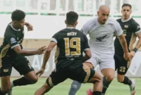 1762689166853-gelandang-psm-savio-roberto-dikepung-pemain-dewa-united-1762683676576_169