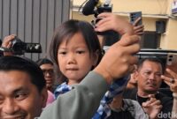 1762689195081-balita-bernama-bilqis-4-tiba-di-makassar-usai-dilaporkan-hilang-dan-ditemukan-di-jambi-1762670247948_169