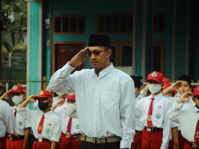 1762710832076-ilustrasi-upacara-bendera_43