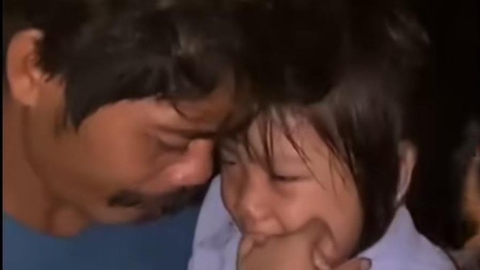 1762927597380-suasana-haru-menyelimuti-proses-penjemputan-bilqis-dari-suku-anak-dalam-di-jambi-1762853141577_169