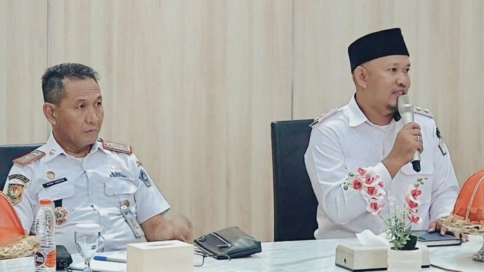 1762970645234-wakil-wali-kota-kendari-sudirman-memimpin-langsung-rapat-koordinasi-membahas-kesiapan-titik-pantau-dan-strategi-lintas-sektor-1762946814338_169