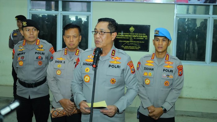 1763056493704-kapolda-sulsel-irjen-djuhandhani-rahardjo-puro-1763040243997_169