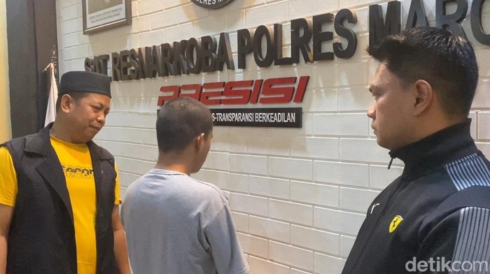 1763121127869-polisi-menangkap-seorang-pria-berinisial-hr-24-yang-diduga-menjadi-kurir-sabu-di-area-bandara-internasional-sultan-hasanuddin--1763097871909_169