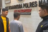 1763121292495-polisi-menangkap-seorang-pria-berinisial-hr-24-yang-diduga-menjadi-kurir-sabu-di-area-bandara-internasional-sultan-hasanuddin--1763097871909_169