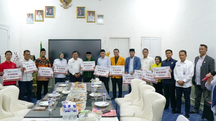 1763185791545-penyerahan-bantuan-keuangan-parpol-dan-penandatanganan-nphd-di-rumah-jabatan-bupati-takalar-jumat-14112025-1763172696803_169